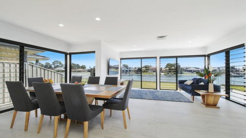 FLOATING ON THE CANALS - 80 COMMODORE CRES - Accommodation Great Ocean Road 1