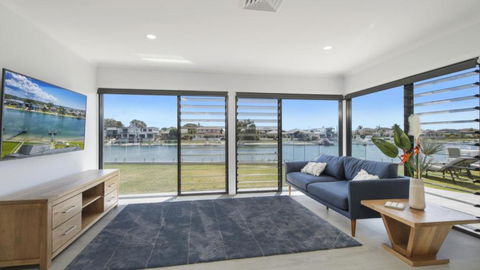 FLOATING ON THE CANALS - 80 COMMODORE CRES - Accommodation Great Ocean Road 2