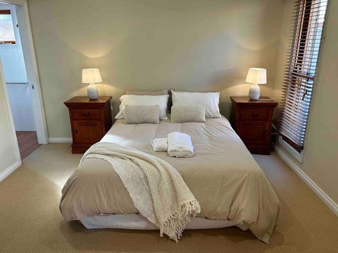 Grand Retreat In Peaceful Street - Accommodation Great Ocean Road 2