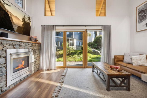 Ice 3 - Accommodation Great Ocean Road 2