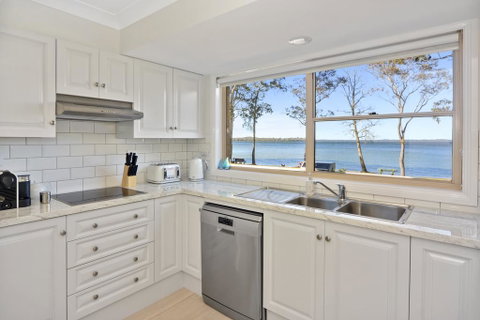 Adrift Retreat - St Georges Basin Waterfront Home - Accommodation Great Ocean Road 3