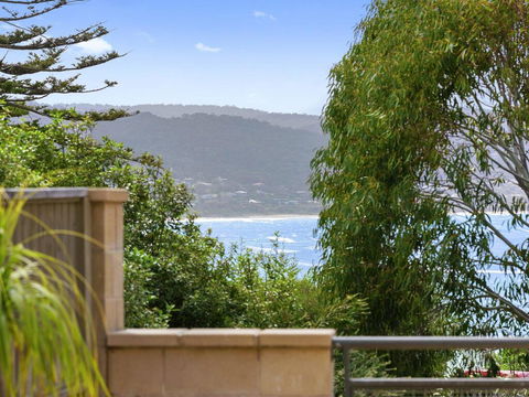 APARTMENT 23 PACIFIC APARTMENTS - Sit On The Deck And Soak In The View - Accommodation Great Ocean Road 0