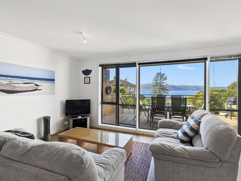 APARTMENT 26 PACIFIC APARTMENTS - Walk To Town - Accommodation Great Ocean Road 0