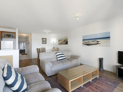 APARTMENT 26 PACIFIC APARTMENTS - Walk To Town - Accommodation Great Ocean Road 3