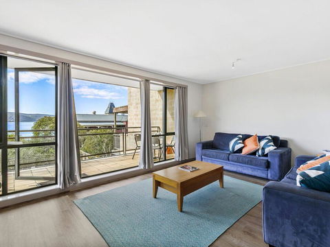 APARTMENT 29 PACIFIC APARTMENTS - Grand Escape With Ocean Views - Accommodation Great Ocean Road 2