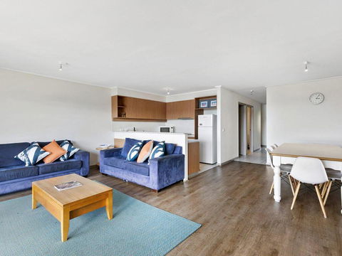APARTMENT 29 PACIFIC APARTMENTS - Grand Escape With Ocean Views - Accommodation Great Ocean Road 3