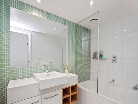 APOLLO BLUE 4 - Modern Waterfront Apartment - Accommodation Great Ocean Road 1