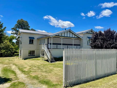 MAGNOLIA HOUSE ON THE CREEK - STANTHORPE - Accommodation Great Ocean Road 0