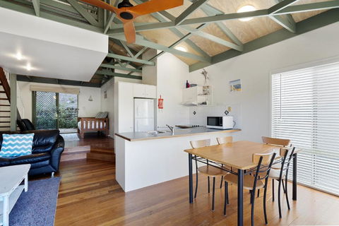 MAIN STAY - 100m To Patrolled Beach, Pool, Wifi, Close To Cafes - Accommodation Great Ocean Road 3
