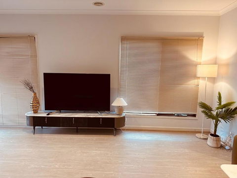 MEL-Point Cook Elegant Four-Bedroom House - Accommodation Great Ocean Road 1
