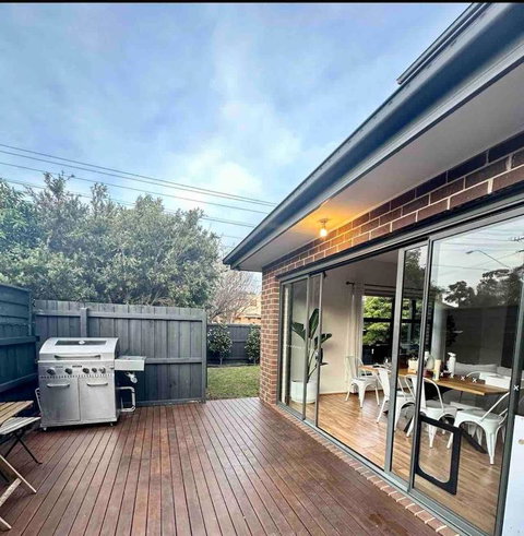 Melbourne Home Close To Airport & Train Station - Accommodation Great Ocean Road 1