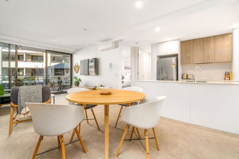 Modish Apartment Near Parliamentary Triangle - Accommodation Great Ocean Road 3