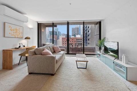 Modern 1-Bed City Apartment With Pool And Gym - Accommodation Great Ocean Road 0