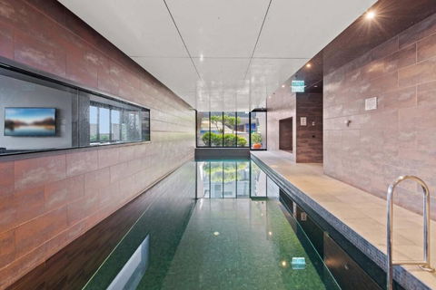 Modern 1-Bed City Apartment With Pool And Gym - Accommodation Great Ocean Road 3