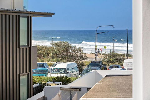 Modern Courtyard Oasis For Easy Beachside Living - Accommodation Great Ocean Road 1