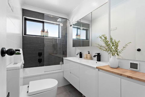 Modern Courtyard Oasis For Easy Beachside Living - Accommodation Great Ocean Road 2