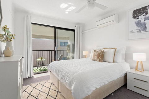 Modern Courtyard Oasis For Easy Beachside Living - Accommodation Great Ocean Road 3