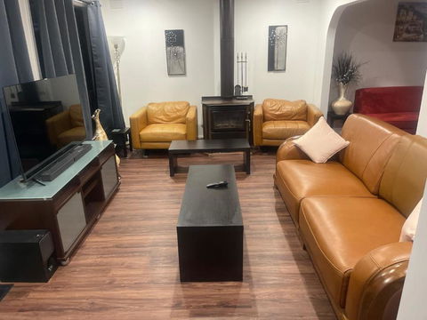 Newly Renovated House Near Melbourne Airport - Accommodation Great Ocean Road 3