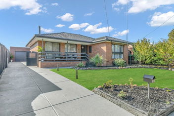 Newly Renovated House Near Melbourne Airport with Accommodation Great Ocean Road