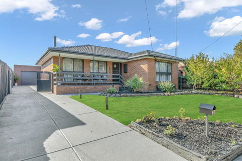 Newly Renovated House Near Melbourne Airport - Accommodation Great Ocean Road 0