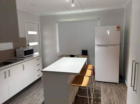 Mt Isa - Emerald Gem 3 Bedroom Home QUIET AREA - Accommodation Great Ocean Road 2