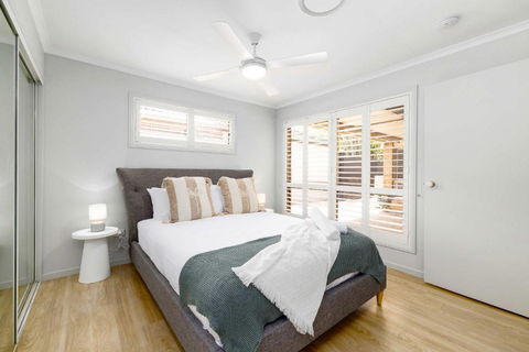 NEW 3BR Serene Creekside Retreat In Helensvale - Accommodation Great Ocean Road 1