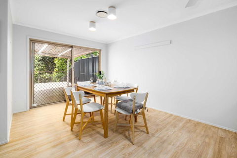 NEW 3BR Serene Creekside Retreat In Helensvale - Accommodation Great Ocean Road 3