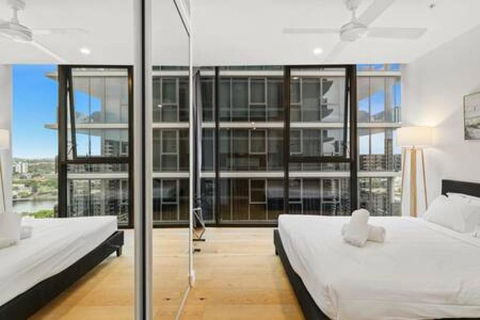 NEW Centrally Located High Level Studio Apartment - Accommodation Great Ocean Road 1
