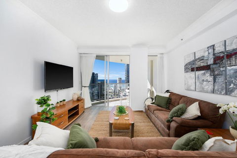 NEW Chevron Ocean Views Central Surfers. - Accommodation Great Ocean Road 2