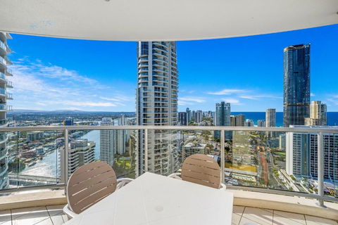 NEW Chevron Ocean Views Central Surfers. - Accommodation Great Ocean Road 1
