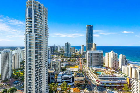 NEW Chevron Ocean Views Central Surfers. - Accommodation Great Ocean Road 3