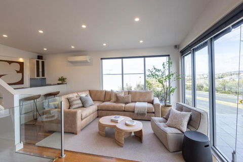 NEW Pleasant View Stays TORQUAY - Accommodation Great Ocean Road 0