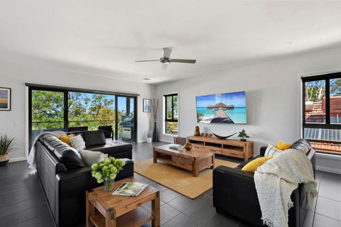 NEW - Sunrise Waters Holiday House - Accommodation Great Ocean Road 2
