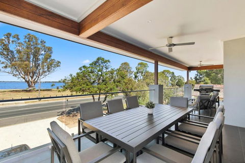 NEW - Sunrise Waters Holiday House - Accommodation Great Ocean Road 0