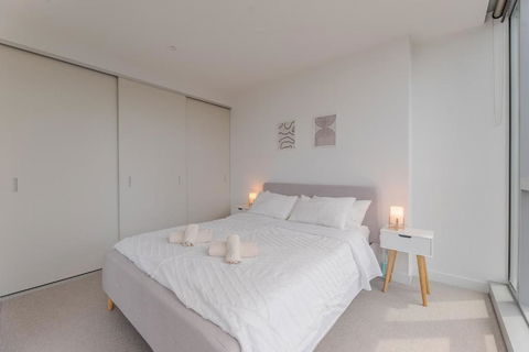 NEW Top Floor L70 CBD Luxury Apt - Accommodation Great Ocean Road 2