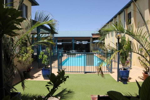 Ningaloo Club Backpackers - Accommodation Great Ocean Road 3