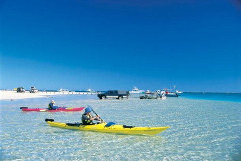 Ningaloo Club Backpackers - Accommodation Great Ocean Road 2