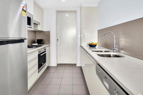 North Sydney Large Two Bedroom MIL2302 - Accommodation Great Ocean Road 3