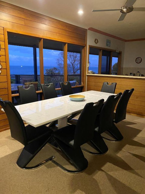 Ocean Blue KI. Absolute Ocean Front, Free WiFi - Accommodation Great Ocean Road 2