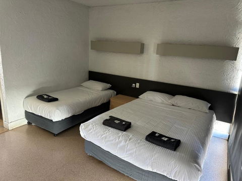 Overlander Hotel - Accommodation Great Ocean Road 2