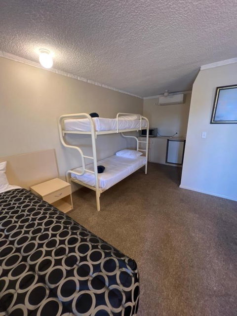 OVERLANDER MOTOR LODGE - Accommodation Great Ocean Road 3