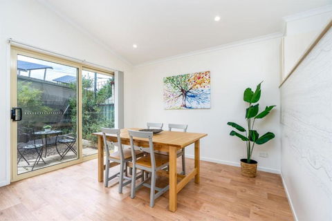 Peaceful 1BR Courtyard Unit In Quiet Dickson - Accommodation Great Ocean Road 1