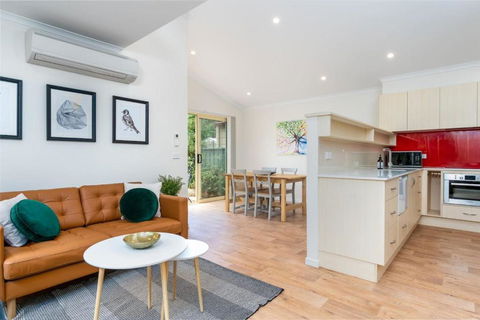 Peaceful 1BR Courtyard Unit In Quiet Dickson - Accommodation Great Ocean Road 2