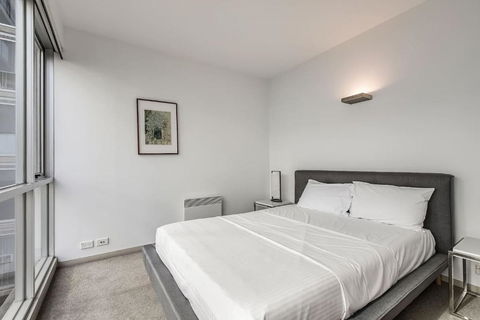 Parade Place - A Central Balcony Stay - Accommodation Great Ocean Road 3