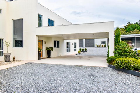 Paradise Point - Entire Home In Clarence Point, Tasmania Australia, 10 Guests 7 Bedrooms 7 Beds 3 Baths - Accommodation Great Ocean Road 0