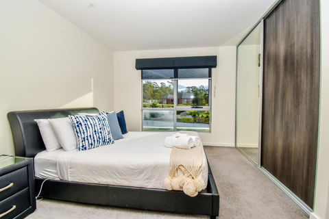 Paradise Point - Entire Home In Clarence Point, Tasmania Australia, 10 Guests 7 Bedrooms 7 Beds 3 Baths - Accommodation Great Ocean Road 2