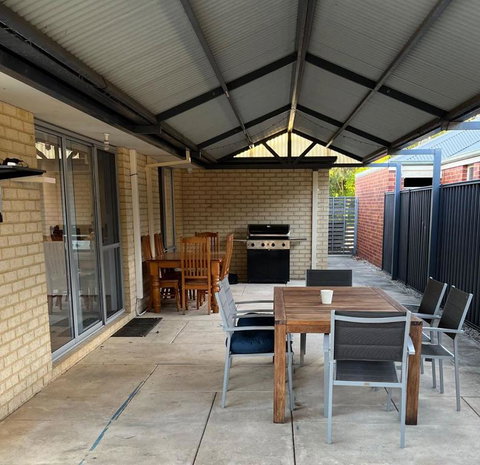 Parkside Pool Home In Aubin Grove - Accommodation Great Ocean Road 2