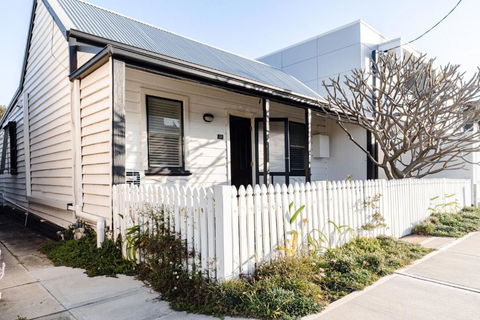 Pattys Cottage - Pet Friendly Home In Merewether - Accommodation Great Ocean Road 1
