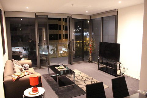 Perfectly Located Modern Apartment - Canberra CBD - Accommodation Great Ocean Road 1