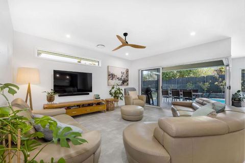 Pet Friendly Holiday Home With Pool On Alex - Accommodation Great Ocean Road 2